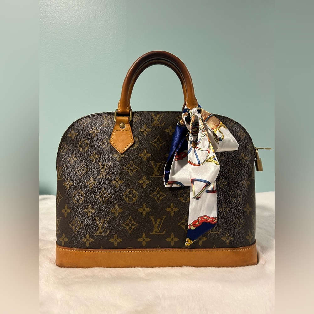 Louis Vuitton Monogram Alma PM in great condition.